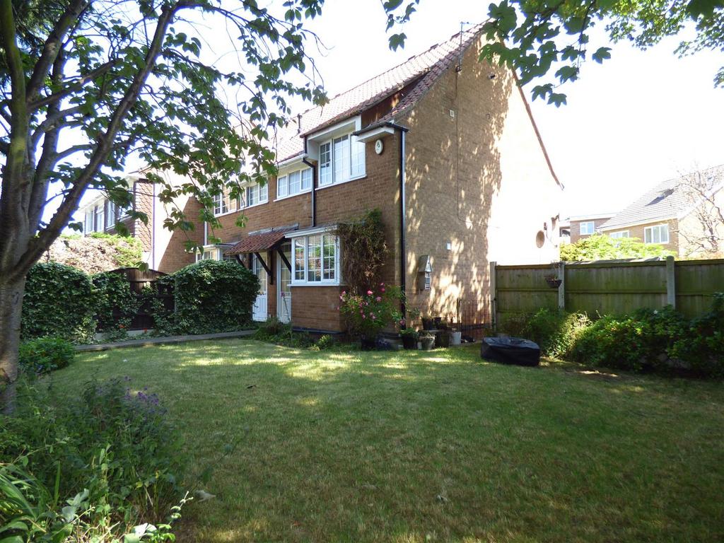 10 Kensington Close side garden 2.JPG
