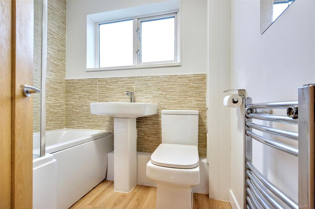 22 Derby Road bathroom.jpg