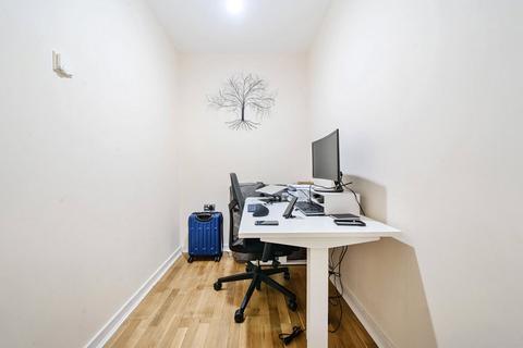 undefined, Great West Road, Brentford, TW8