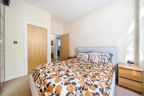 undefined, Great West Road, Brentford, TW8