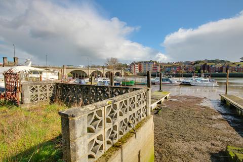 undefined, ST DENYS! NO FORWARD CHAIN! BACKING ONTO RIVER ITCHEN!