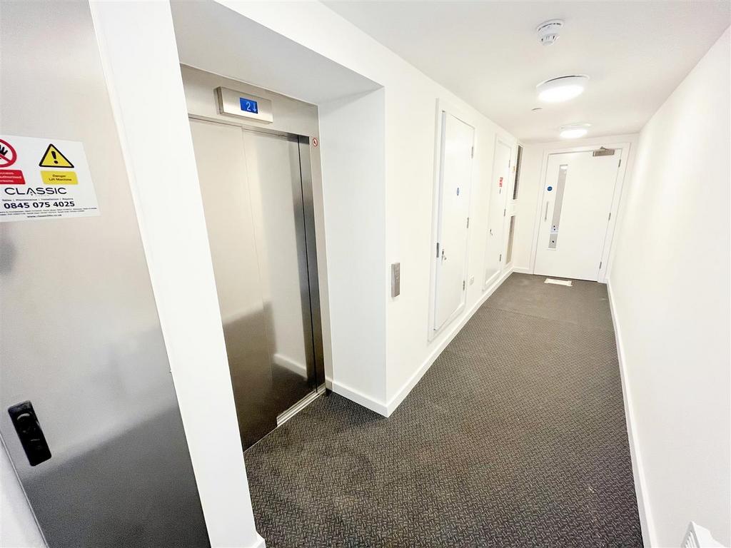 Sm hallway.jpg