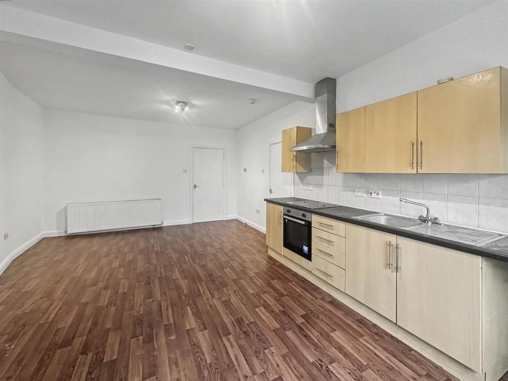 009 Kitchen.jpeg