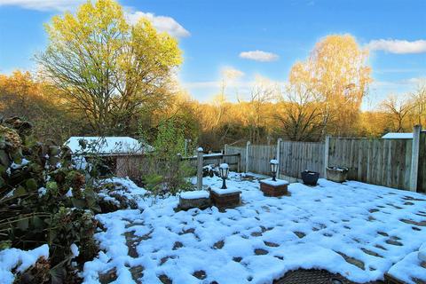 3 bedroom semi-detached house to rent, Godfrey Drive, ilkeston, Derbyshire, DE7 4HN