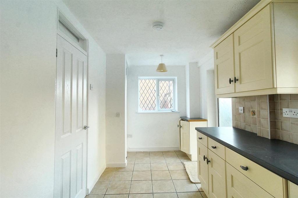 Kitchen 2.jpg