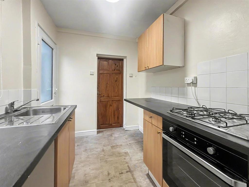 009 Kitchen.jpg