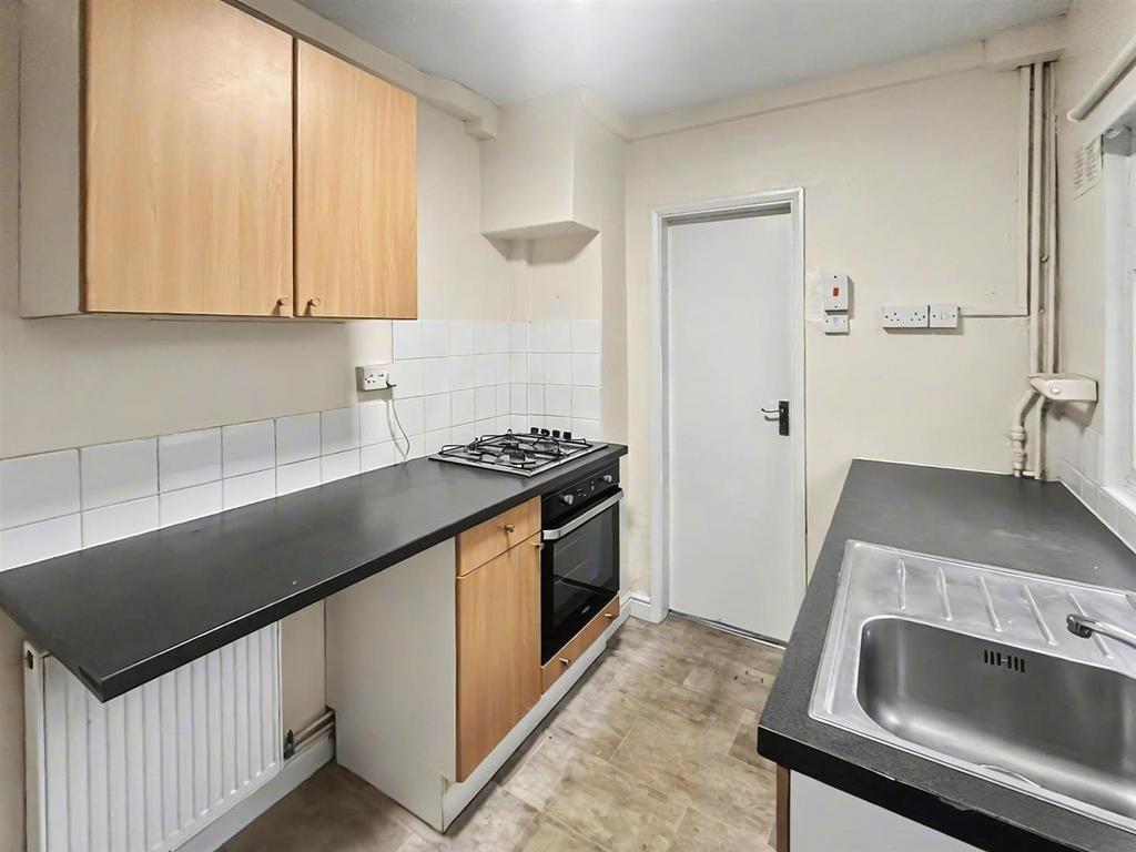 011 Kitchen.jpg
