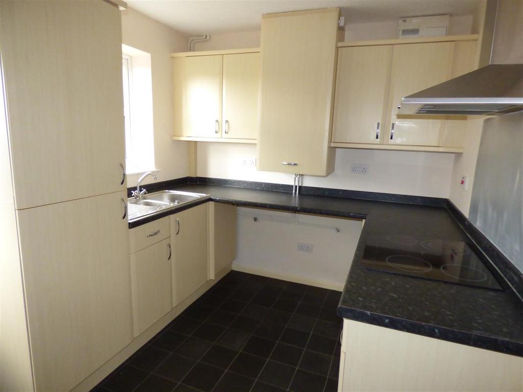 15 New Terrace - Kitchenn.JPG