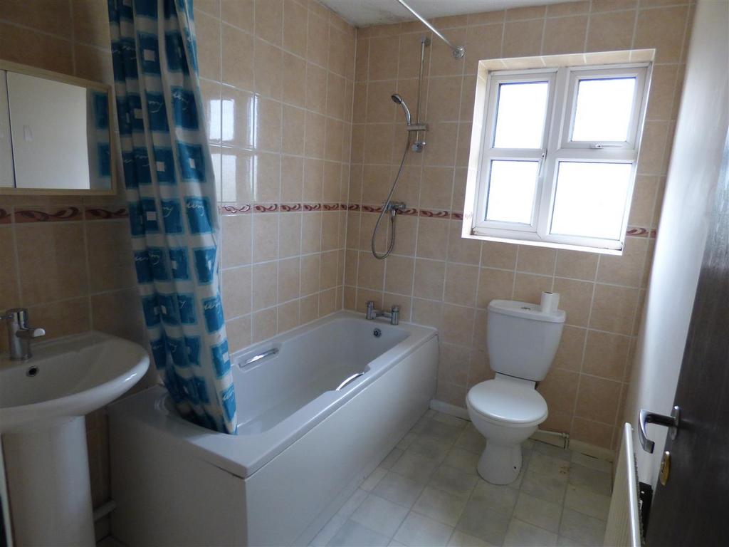 15 New Terrace - Bathn.JPG