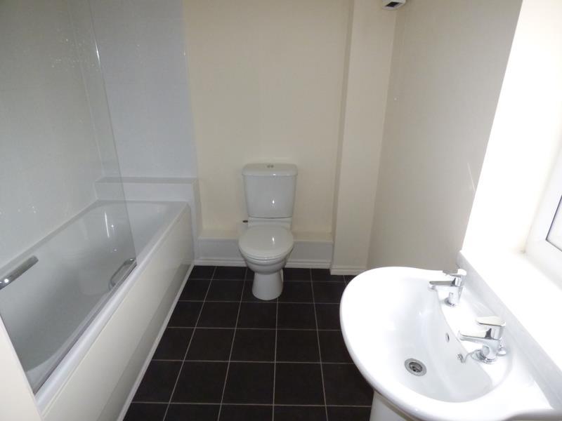 19 Charnos - Bathroom.jpg