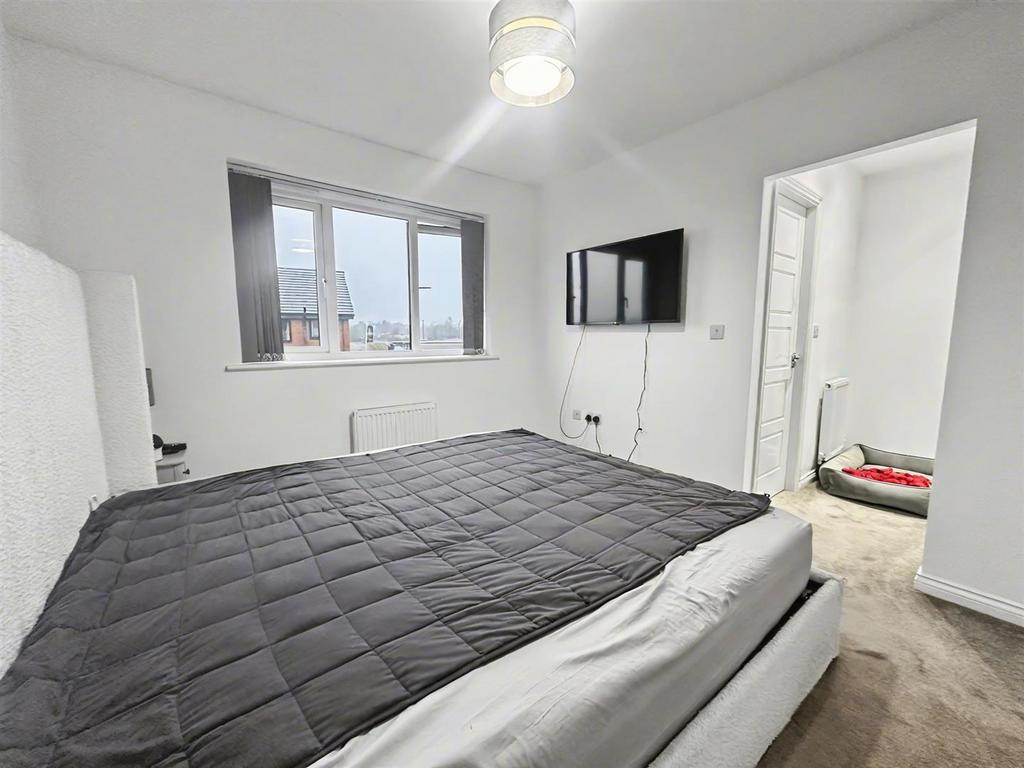 020 Bed 4.jpg