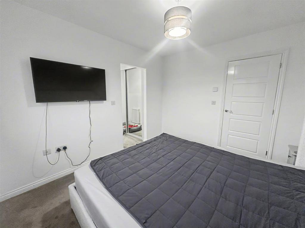 021 Bed 4.jpg