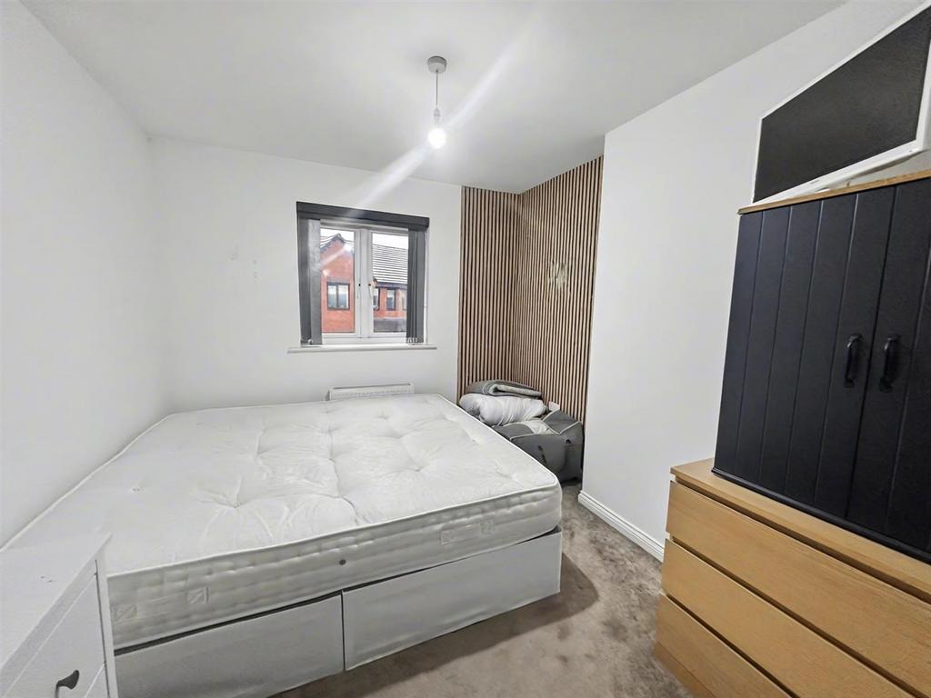 011 Bed 1.jpg