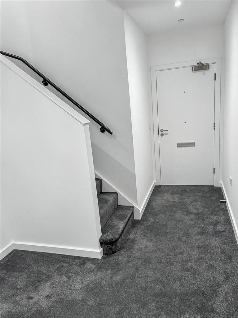 Hallway 1.jpg