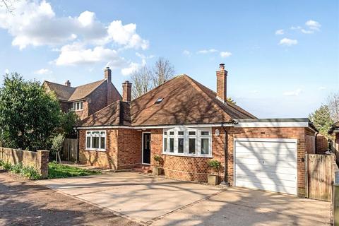 3 bedroom bungalow for sale - Ongar Close, Surrey KT15