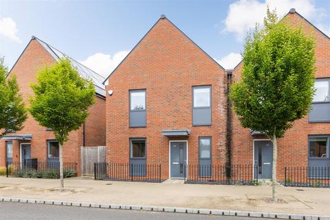 3 bedroom end of terrace house to rent, Charlotte Avenue, Bicester