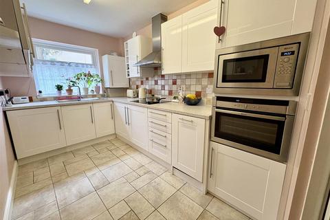 2 bedroom flat for sale, Silverdale Road, Eastbourne