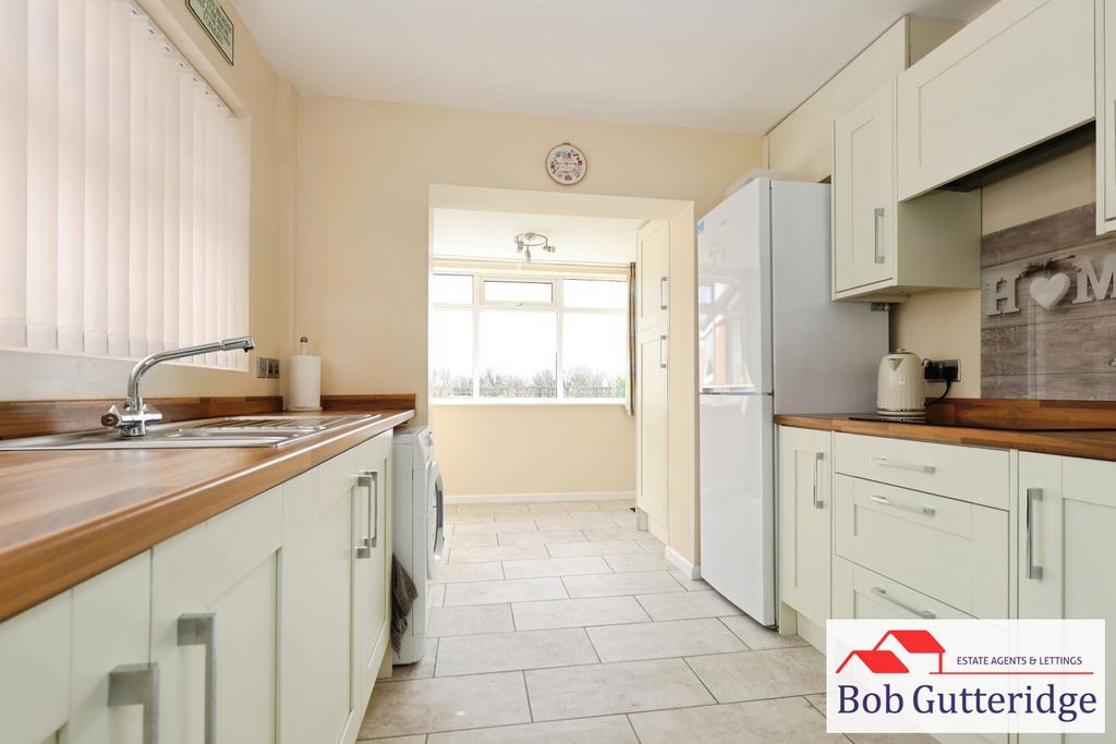 Fitted kitchen / dining room
