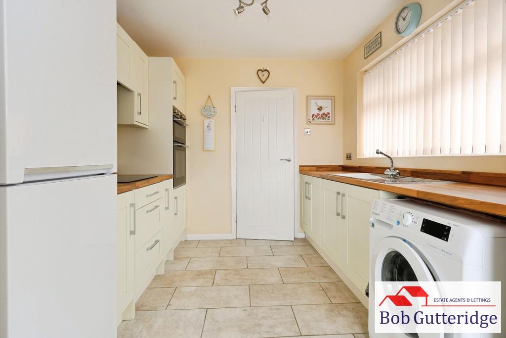 Fitted kitchen / dining room