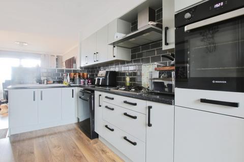 4 bedroom end of terrace house for sale, The Mews, Main Street, Paull, Hull, East Riding of Yorkshire, HU12 8AL