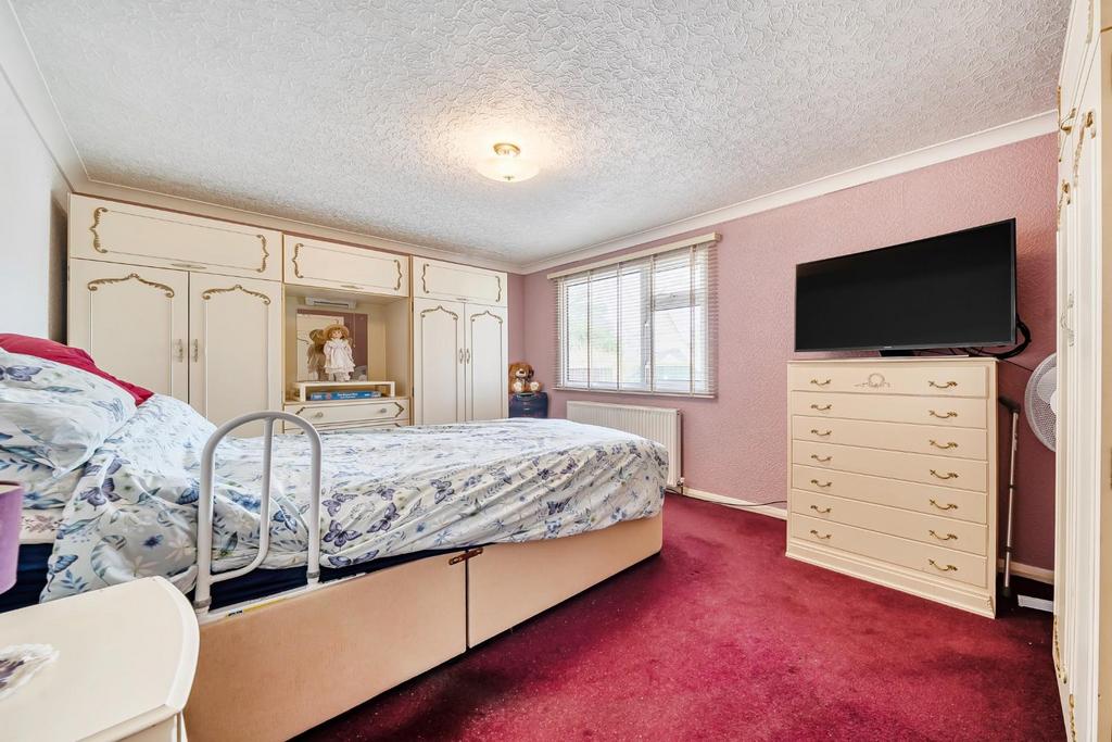 MASTER BEDROOM.jpg