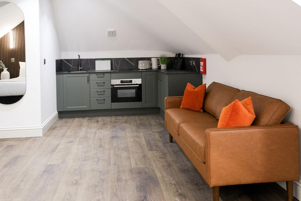 Stylish studio with kitchenette and leather sof...