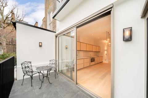3 bedroom flat to rent, Lower Addison Gardens, London W14