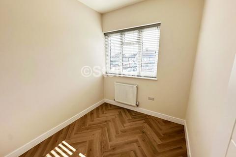 2 bedroom apartment to rent, Bromley Road, Bromley BR1