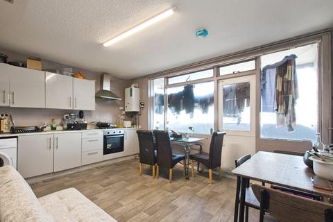 3 bedroom flat for sale, Hartslock Drive, London, SE2