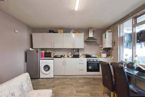 3 bedroom flat for sale, Hartslock Drive, London, SE2