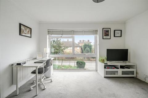 undefined, South Bank, Surbiton