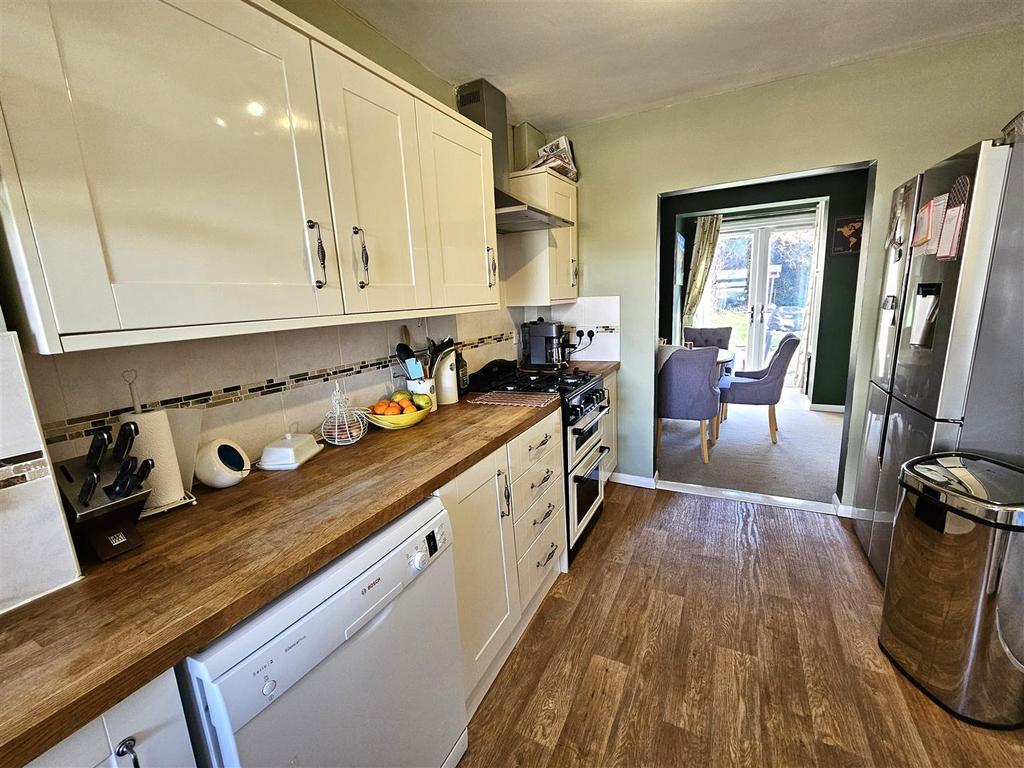 Kitchen (2).jpg