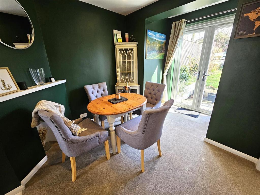 Dining Room (2).jpg