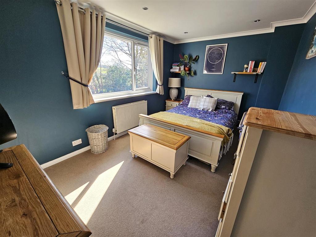 Bedroom 1.jpg