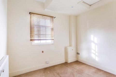 2 bedroom apartment to rent, ARCHWAY PLACE, DORKING, RH4