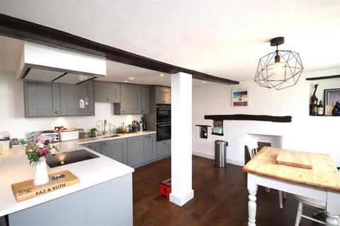 3 bedroom apartment to rent, SOUTH STREET, DORKING, RH4