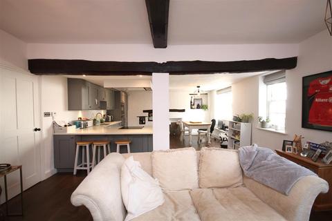 3 bedroom apartment to rent, SOUTH STREET, DORKING, RH4