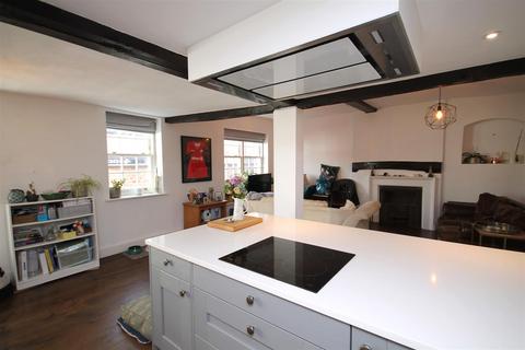 3 bedroom apartment to rent, SOUTH STREET, DORKING, RH4