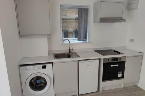 Studio to rent, Alfred Road, London