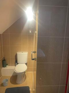 Studio to rent, Gunnerbury Avenue, Acton