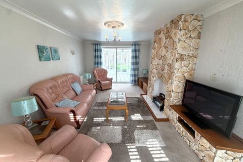 3 bedroom terraced house for sale, 75 Roseberry Gardens, Upminster, RM14 1NN
