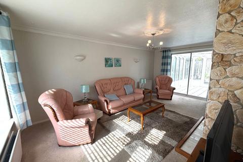 3 bedroom terraced house for sale, 75 Roseberry Gardens, Upminster, RM14 1NN
