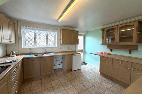 3 bedroom terraced house for sale, 75 Roseberry Gardens, Upminster, RM14 1NN