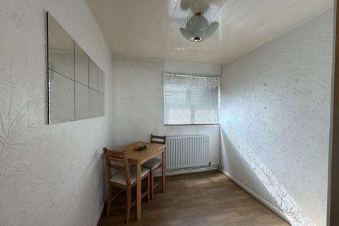 3 bedroom terraced house for sale, 75 Roseberry Gardens, Upminster, RM14 1NN