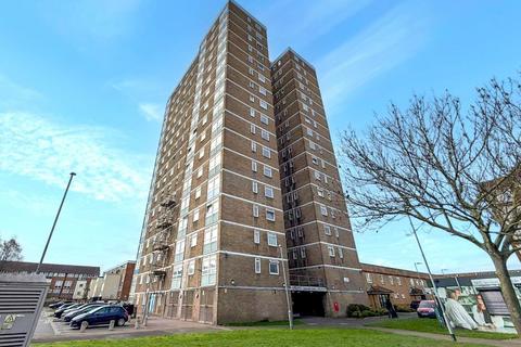 1 bedroom flat for sale, 89 Laburnum House, Bradwell Avenue, Dagenham, RM10 7AF