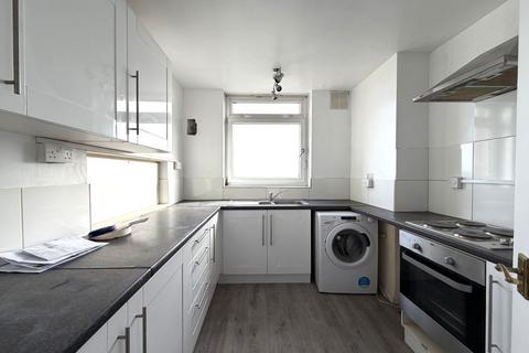 1 bedroom flat for sale, 89 Laburnum House, Bradwell Avenue, Dagenham, RM10 7AF