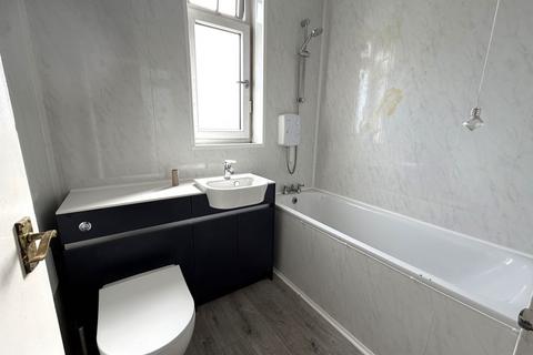 1 bedroom flat for sale, 89 Laburnum House, Bradwell Avenue, Dagenham, RM10 7AF