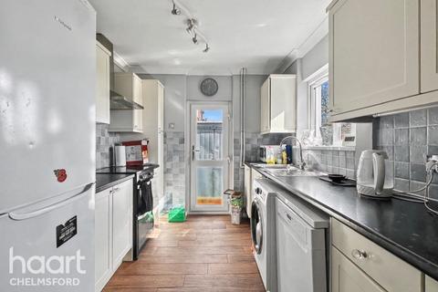 3 bedroom semi-detached house for sale, Meadow Road, Chelmsford