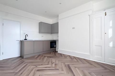 Studio to rent, 83 Lansdowne Place, Hove BN3