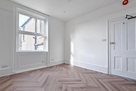 Studio to rent, 83 Lansdowne Place, Hove BN3